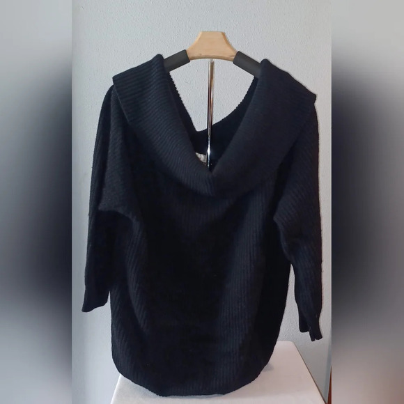 A Vintage Diana Marco Off the Shoulder Black Knit Sweater - Picture 3 of 6